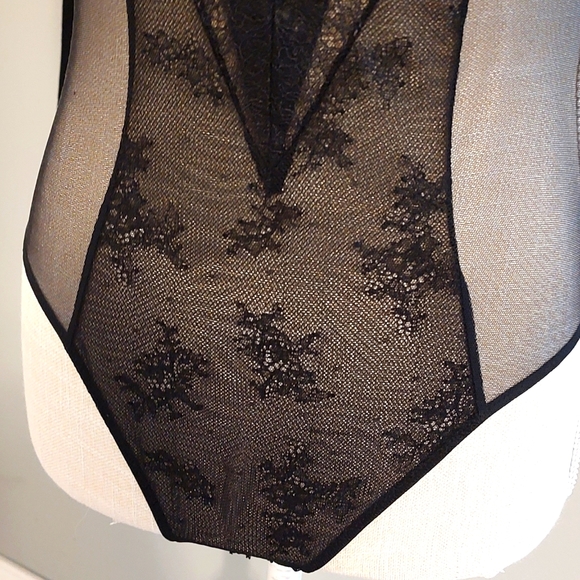 🖤 EUC Victoria's Secret Ladie's Black Lace Adjustable Bottom Snap Bodysuit, S - Picture 5 of 16